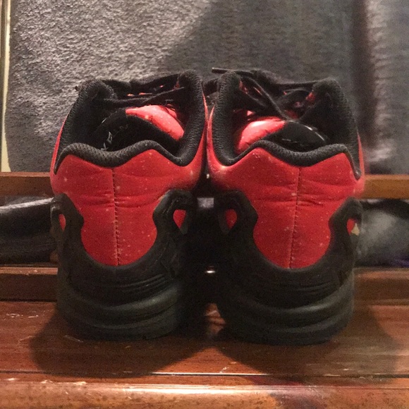 Red, star-themed Adidas sneakers - Picture 3 of 4